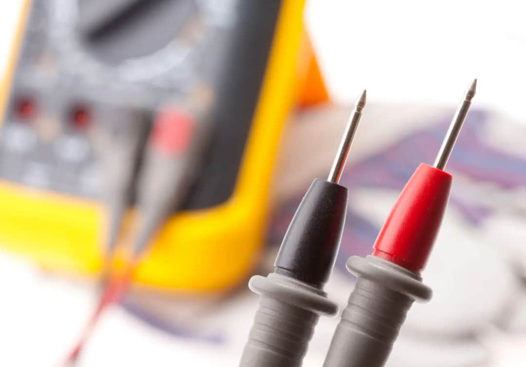 Jak zmierzyć rezystancję izolacji - uniknij niebezpieczeństw w elektryce