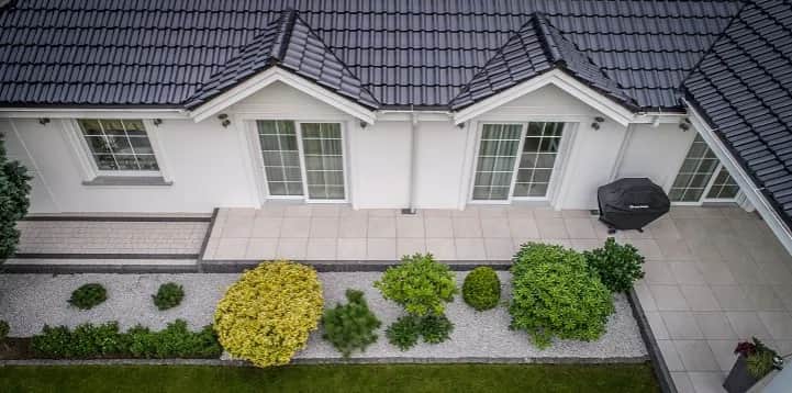 Jak dobrać kolor kostki do elewacji, by uniknąć błędów w aranżacji?