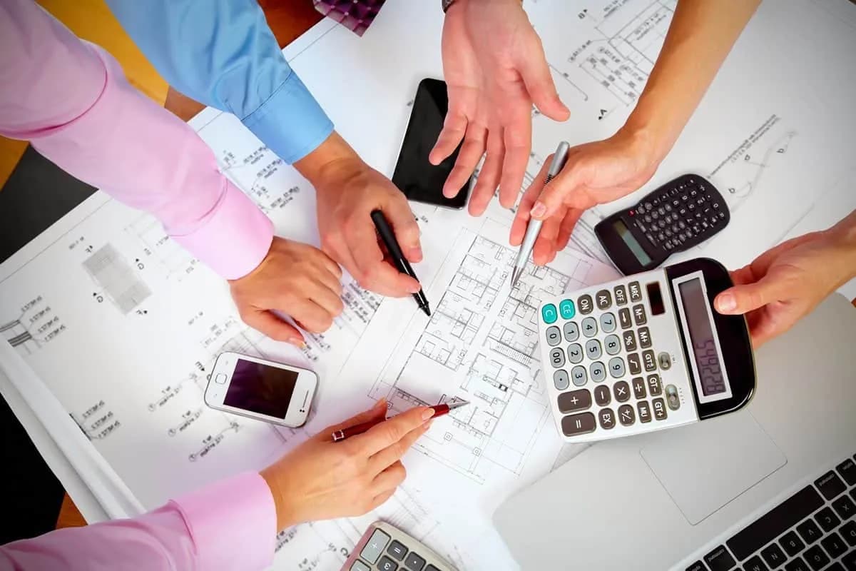 Ile kosztuje budowa domu metodą gospodarczą? Sprawdź, co wpływa na ceny