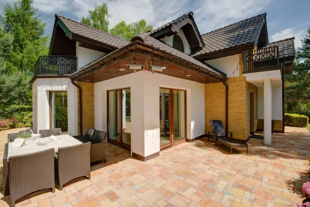 Ile kosztuje elewacja budynku? Sprawdź ceny i czynniki wpływające na koszty