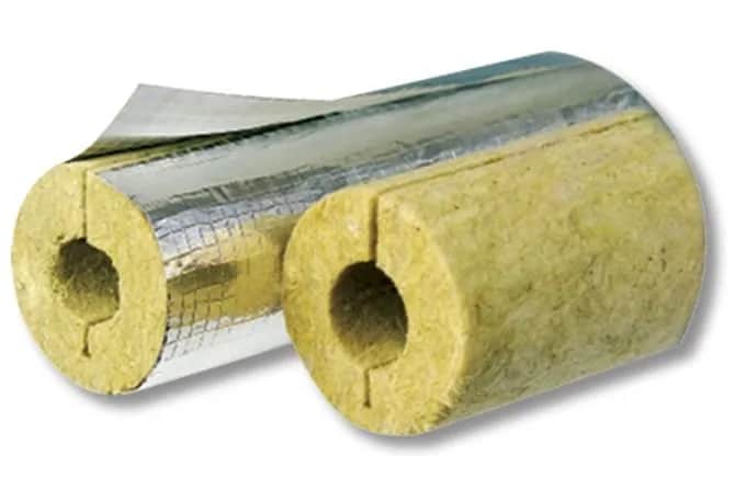 Kto zdejmuje izolacje i jakie są kryteria ich zniesienia?