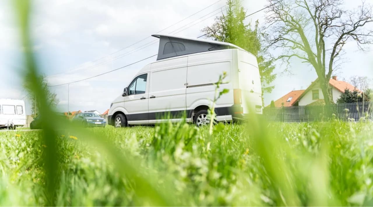 Jak zrobić podnoszony dach w kamperze – krok po kroku z poradami