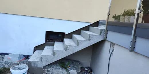 Jaką izolację na schody zewnętrzne wybrać, by uniknąć wilgoci?