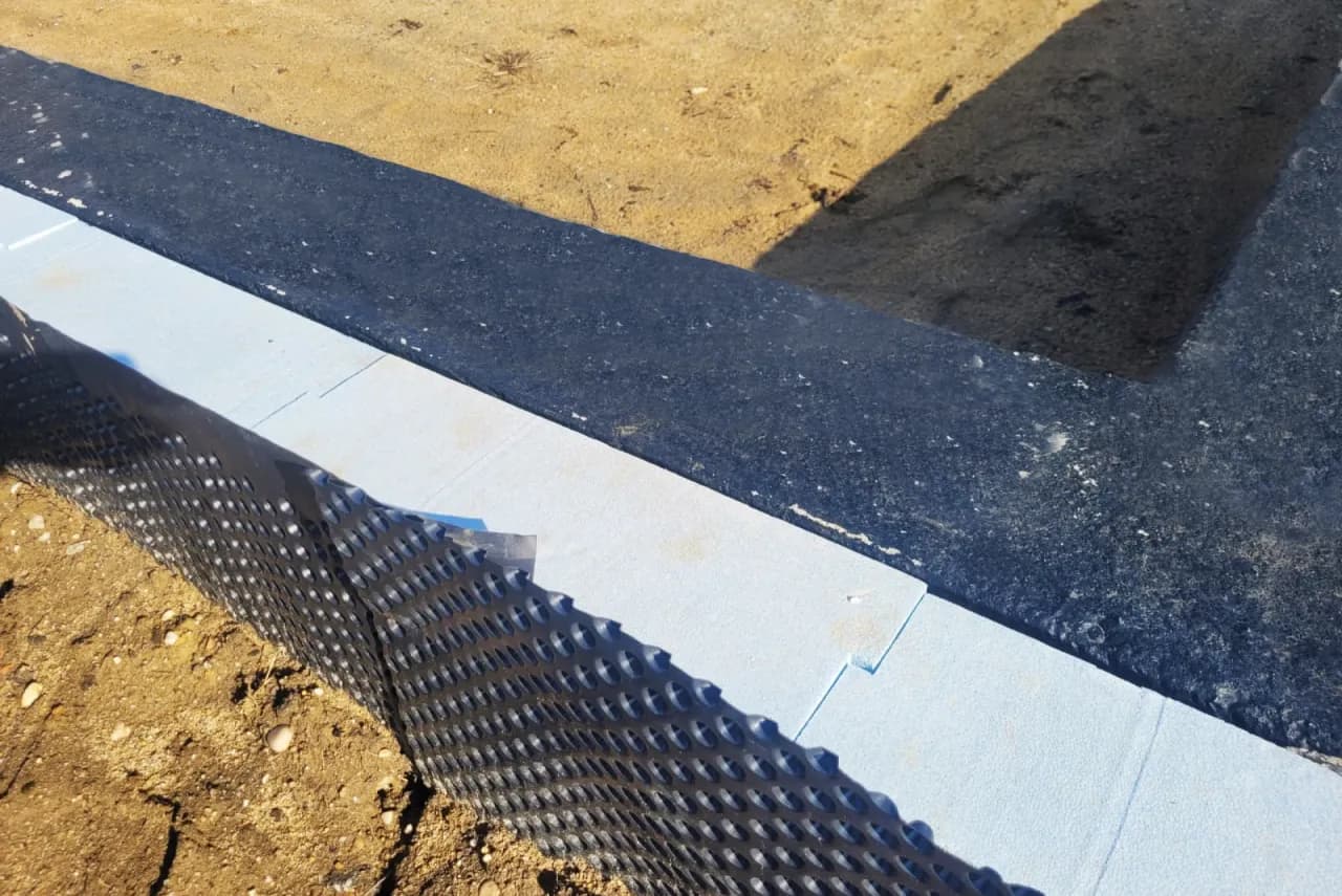 Jaki styropian na fundament: wybierz najlepszy materiał izolacyjny